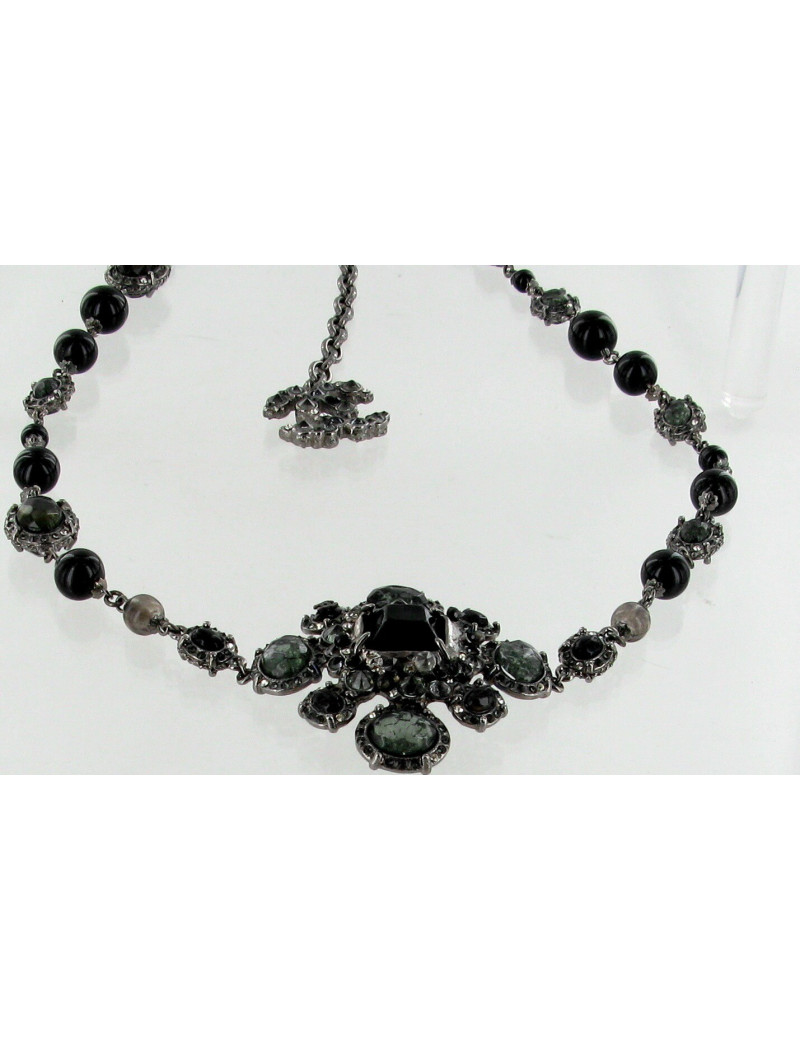 Sautoir CHANEL en perles et pierres 