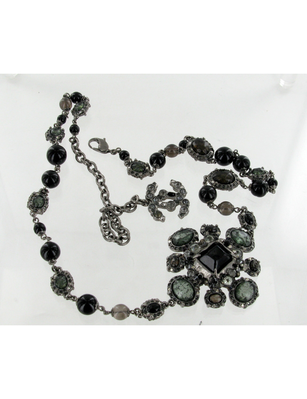 Sautoir CHANEL en perles et pierres 