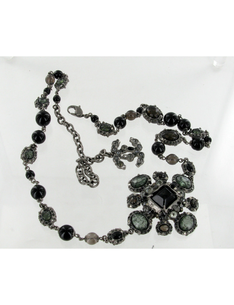 Sautoir CHANEL en perles et pierres 