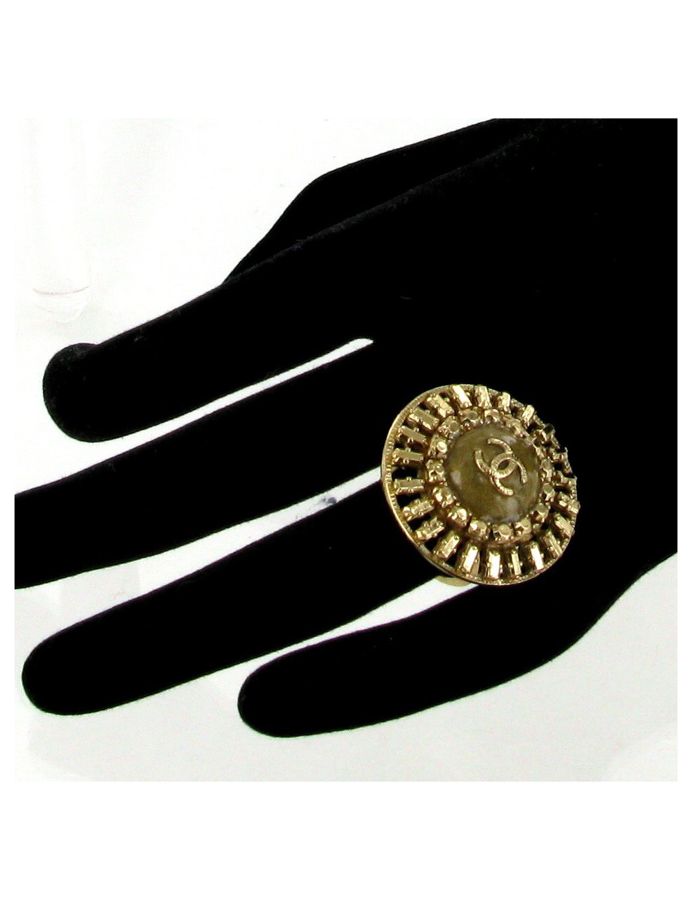 Bague CHANEL ronde en métal doré