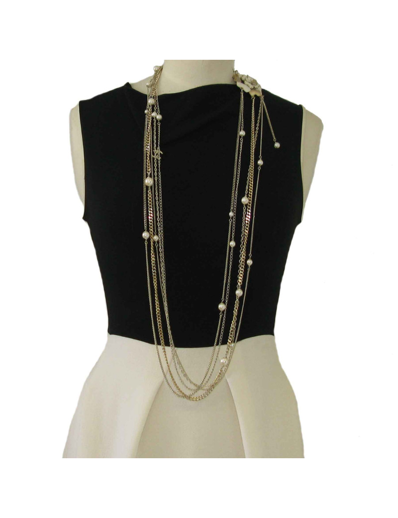 Sautoir CHANEL en métal doré, perles nacrées et camélia blanc et doré