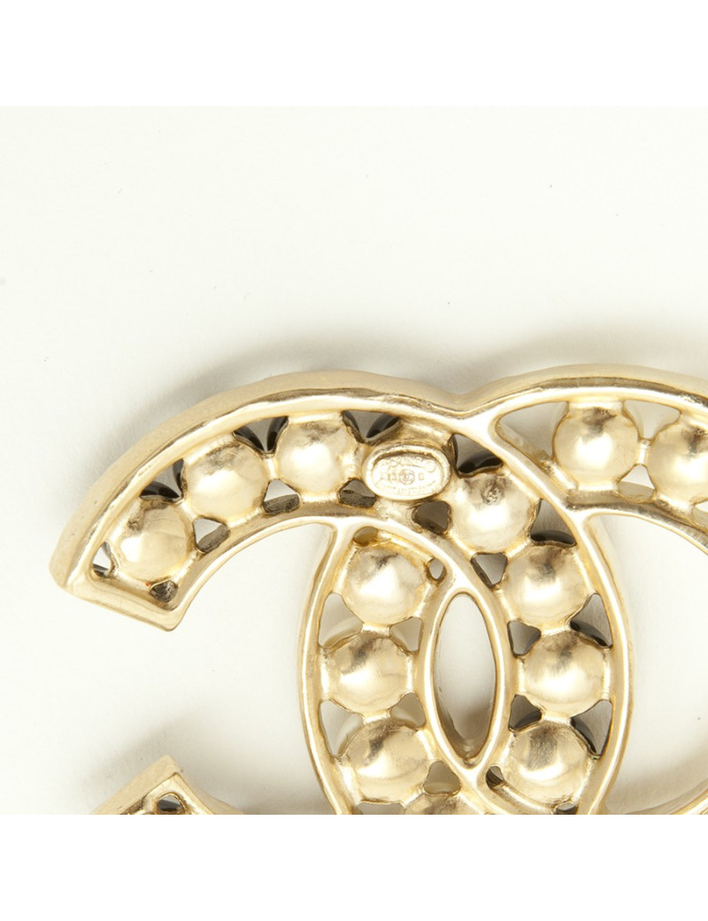 Broche CHANEL bicolore perles nacrées et noires 