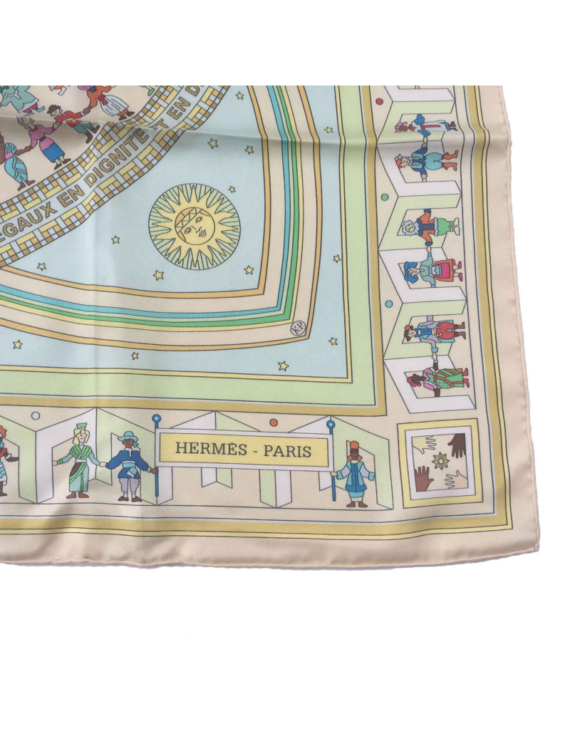 Carré HERMES "Donner la main" en soie vert anis, jaune, bleu ciel