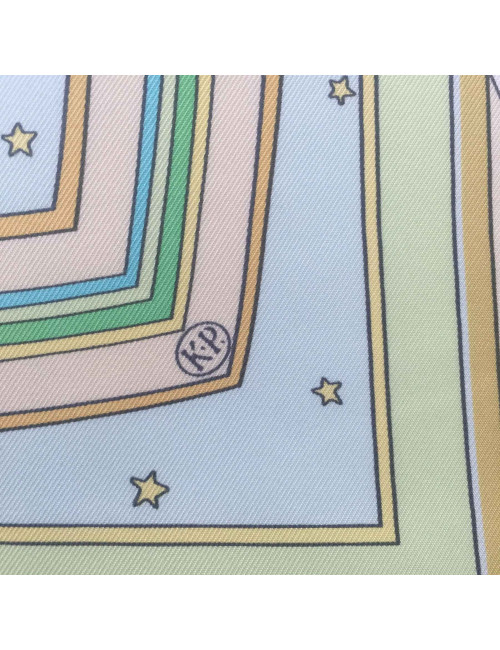 Carré HERMES "Donner la main" en soie vert anis, jaune, bleu ciel
