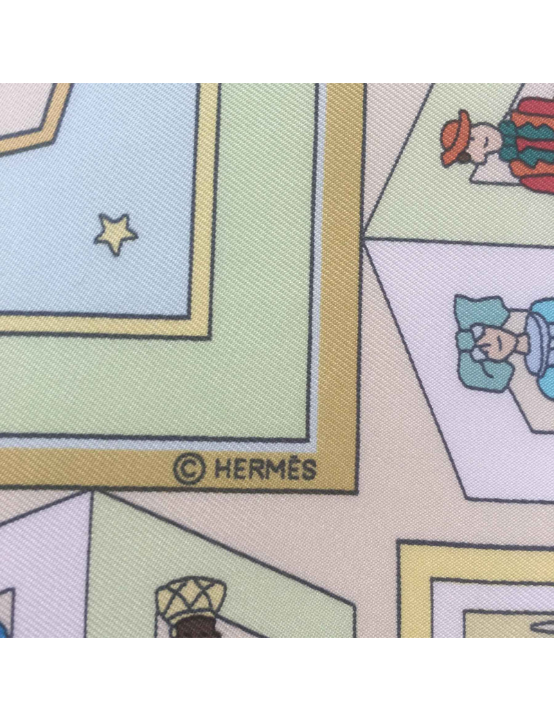 Carré HERMES "Donner la main" en soie vert anis, jaune, bleu ciel