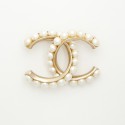 CHANEL CC Brooch in pale gilded metal fully beaded with pearls