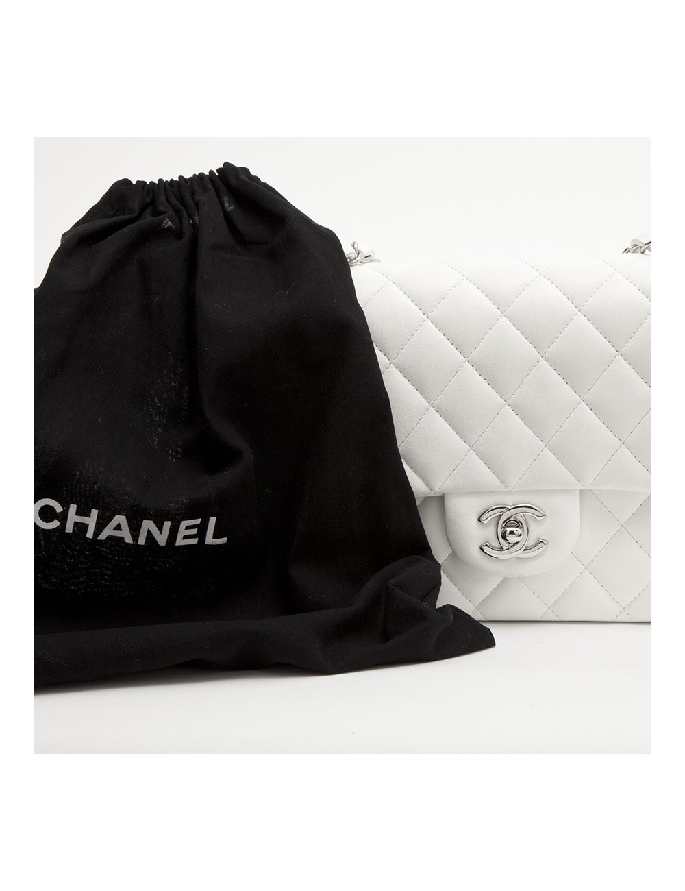 Sac timeless CHANEL cuir d'agneau blanc matelassé