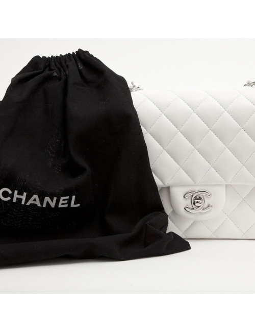 Sac timeless CHANEL cuir d'agneau blanc matelassé