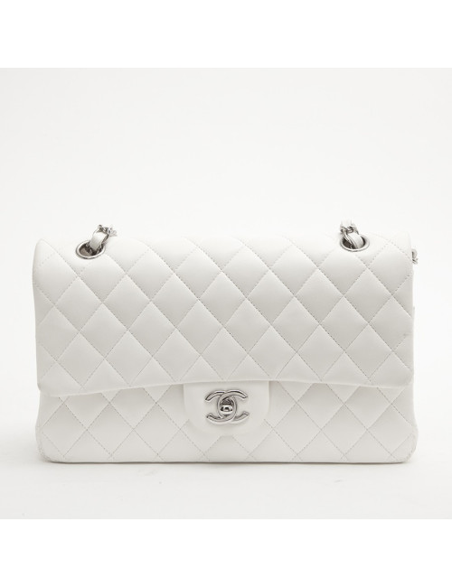 Sac timeless CHANEL cuir d'agneau blanc matelassé