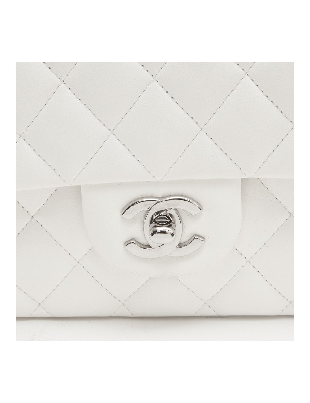 Sac timeless CHANEL cuir d'agneau blanc matelassé
