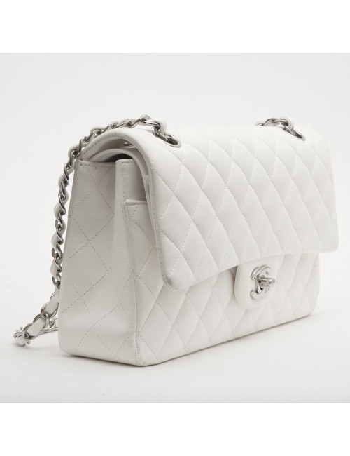 Sac timeless CHANEL cuir d'agneau blanc matelassé