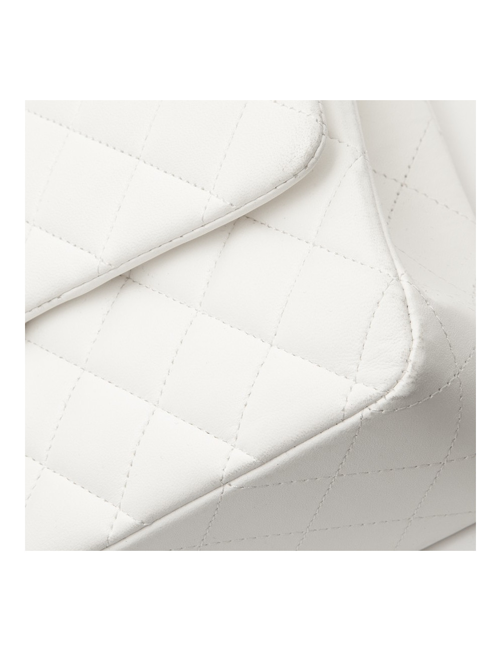 Sac timeless CHANEL cuir d'agneau blanc matelassé
