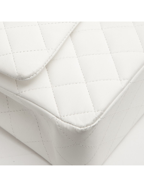 Sac timeless CHANEL cuir d'agneau blanc matelassé