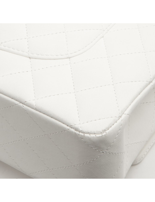 Sac timeless CHANEL cuir d'agneau blanc matelassé