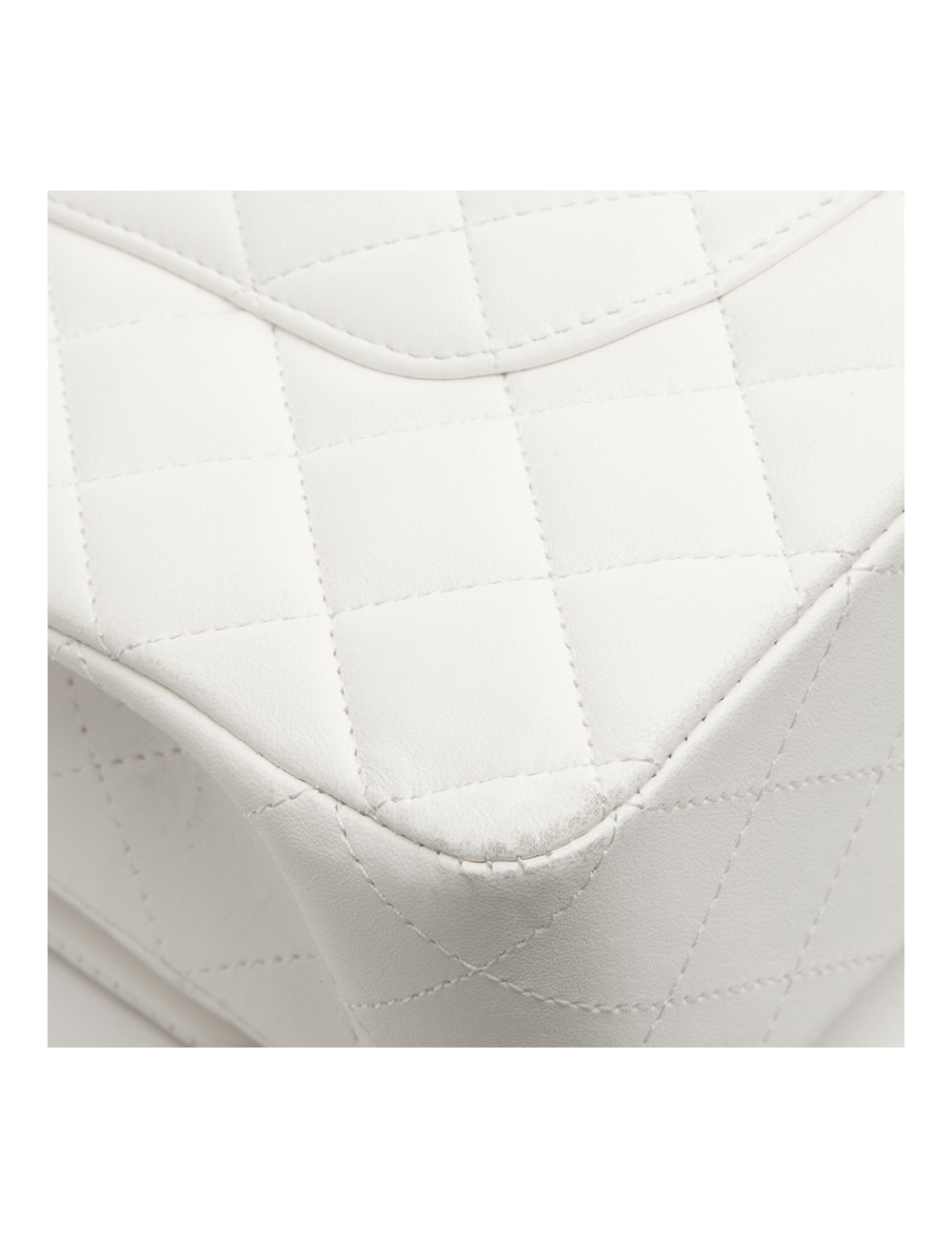 Sac timeless CHANEL cuir d'agneau blanc matelassé