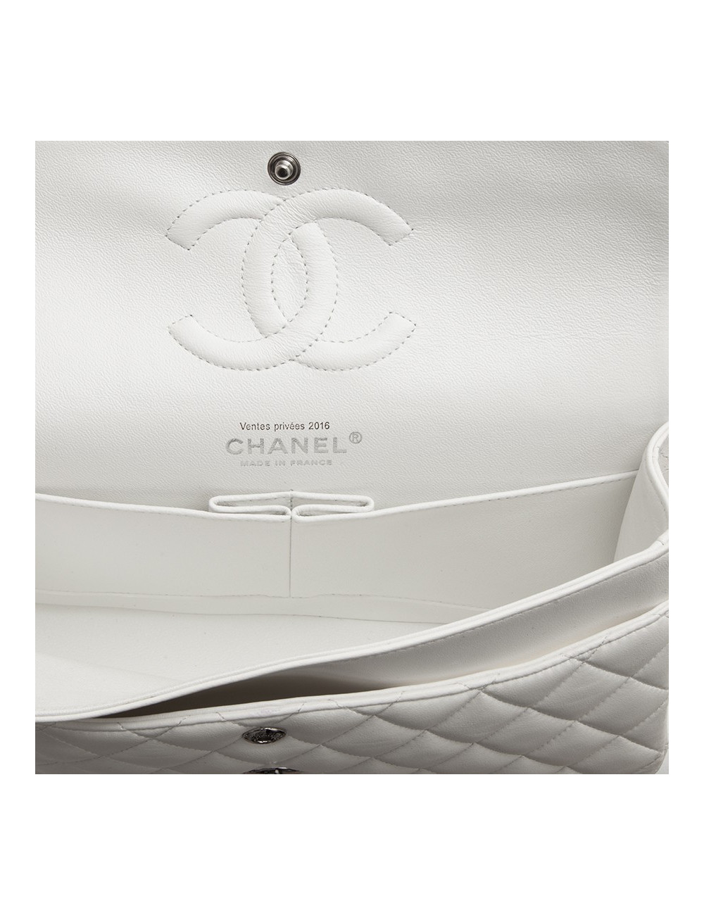 Sac timeless CHANEL cuir d'agneau blanc matelassé