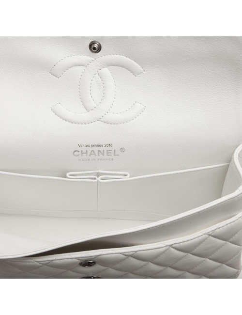 Sac timeless CHANEL cuir d'agneau blanc matelassé
