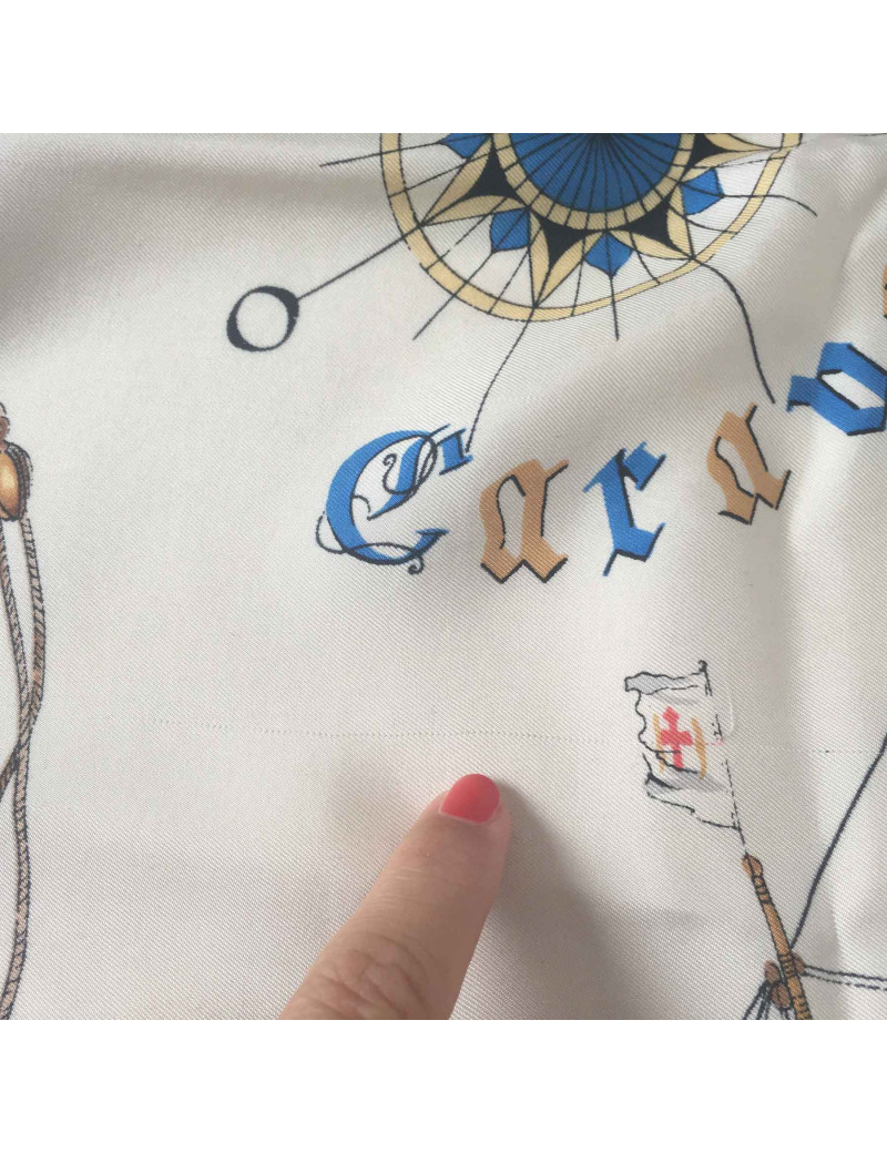 xxx Carré HERMES 'Caravelle' en soie bleue et beige