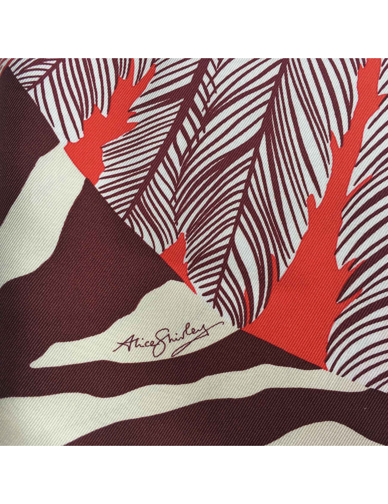 Carré HERMES "ZEBRA PEGASUS" en soie rouge, violet et beige