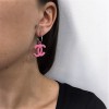 Boucles d'oreille clous CHANEL pendantes émail rose