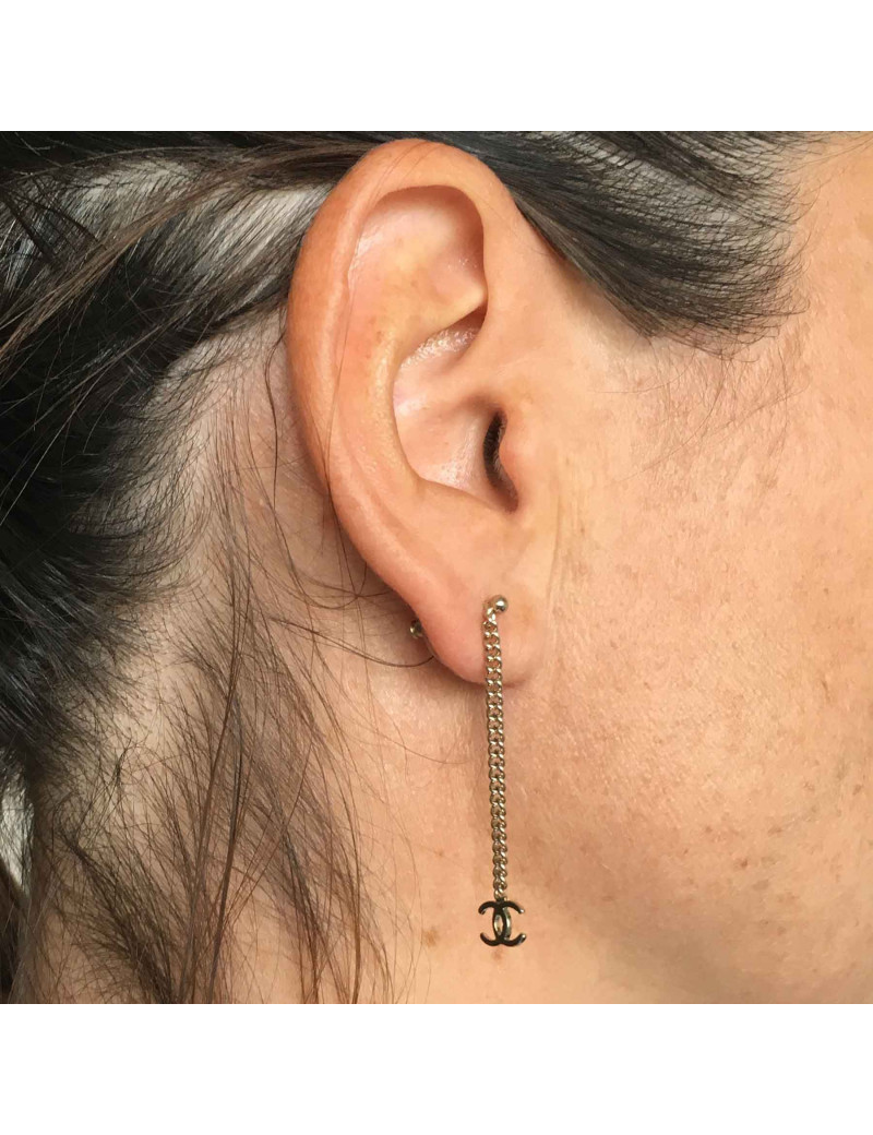 Boucles d'oreille clous CHANEL pendantes en métal doré