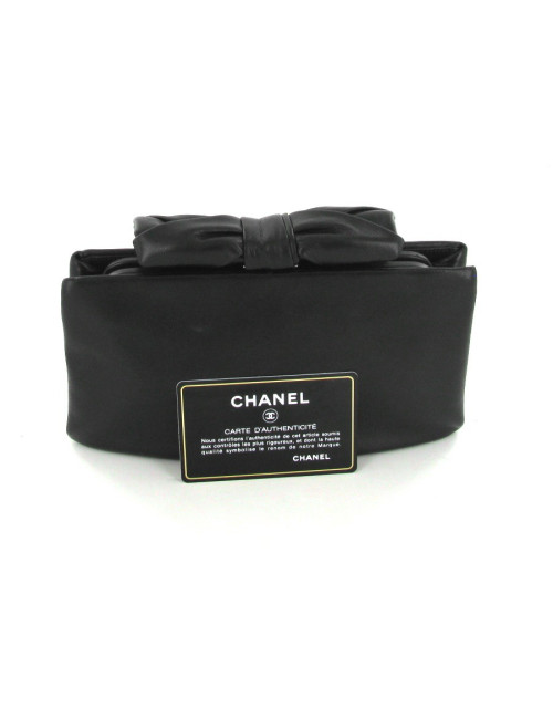 Pochette CHANEL en cuir lisse noir