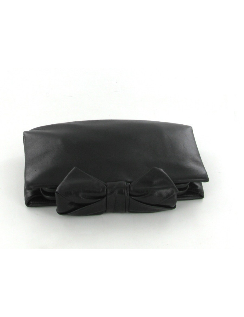 Pochette CHANEL en cuir lisse noir