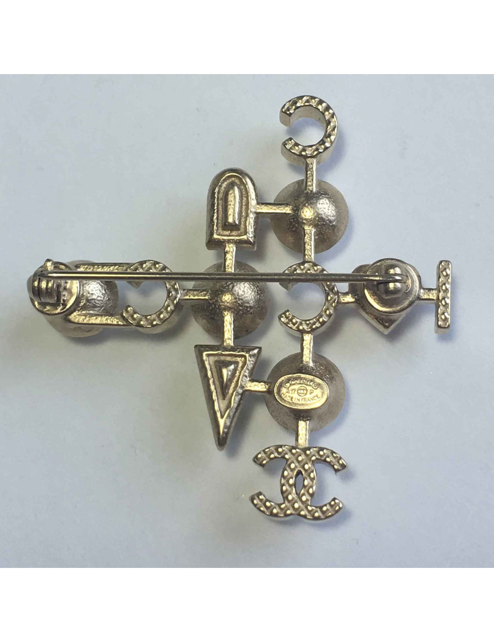 Broche CHANEL "COCO" en métal doré, perles nacrées 