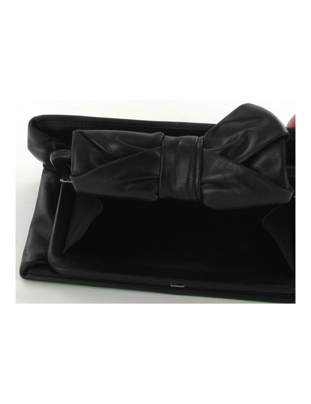 Pochette CHANEL en cuir lisse noir