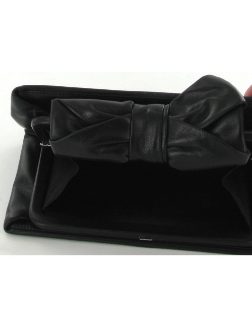 Pochette CHANEL en cuir lisse noir