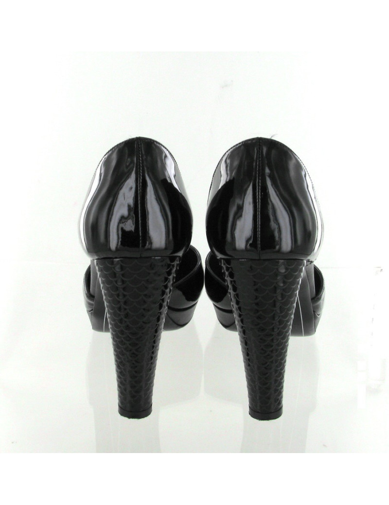 Escarpins CHANEL T37.5 en cuir vernis noir et cuir lisse