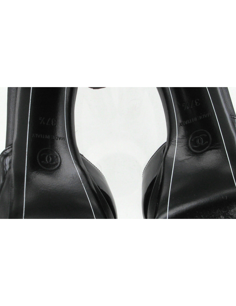 Escarpins CHANEL T37.5 en cuir vernis noir et cuir lisse