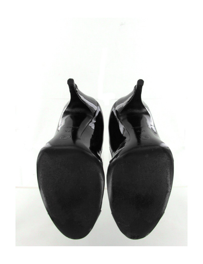 Escarpins CHANEL en cuir lisse et cuir vernis noir