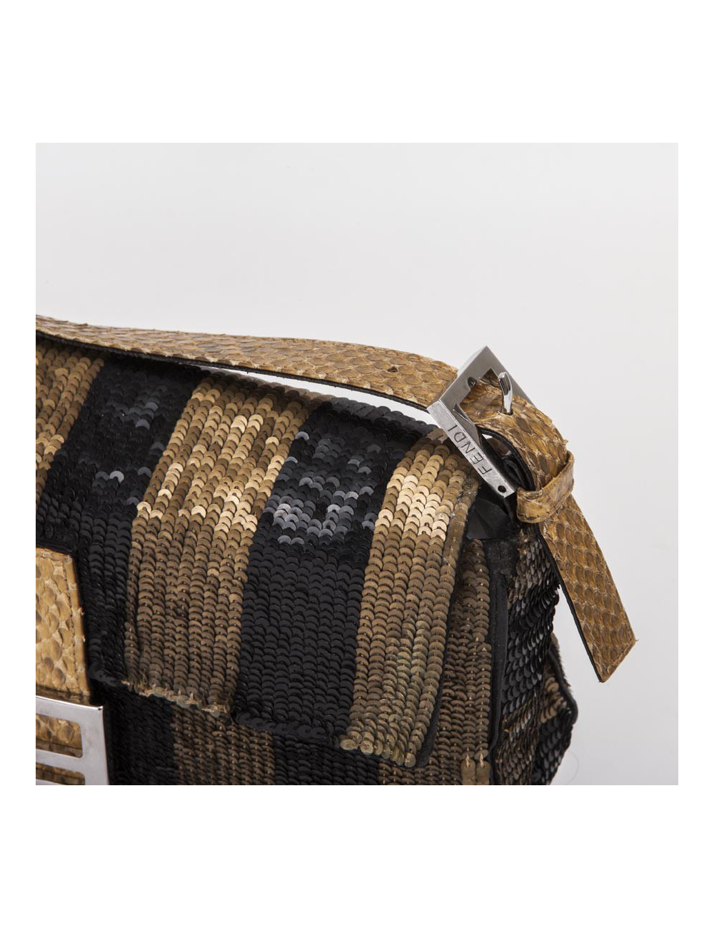 Sac FENDI baguette à sequins doré bronze et noir 