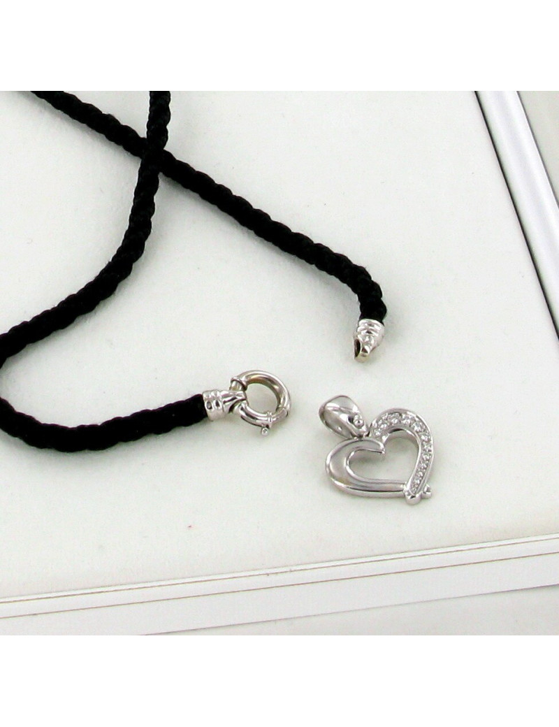 Ra de cou, cordon noir et cœur en or blanc serti de diamants