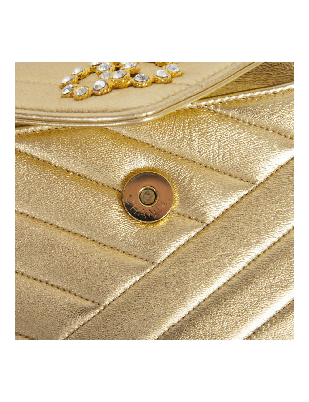 CHANEL vintage evening clutch in gold quilted leather