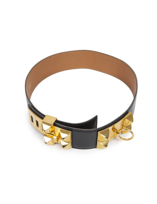 Robe CHANEL noire avec boutons en sigle doré