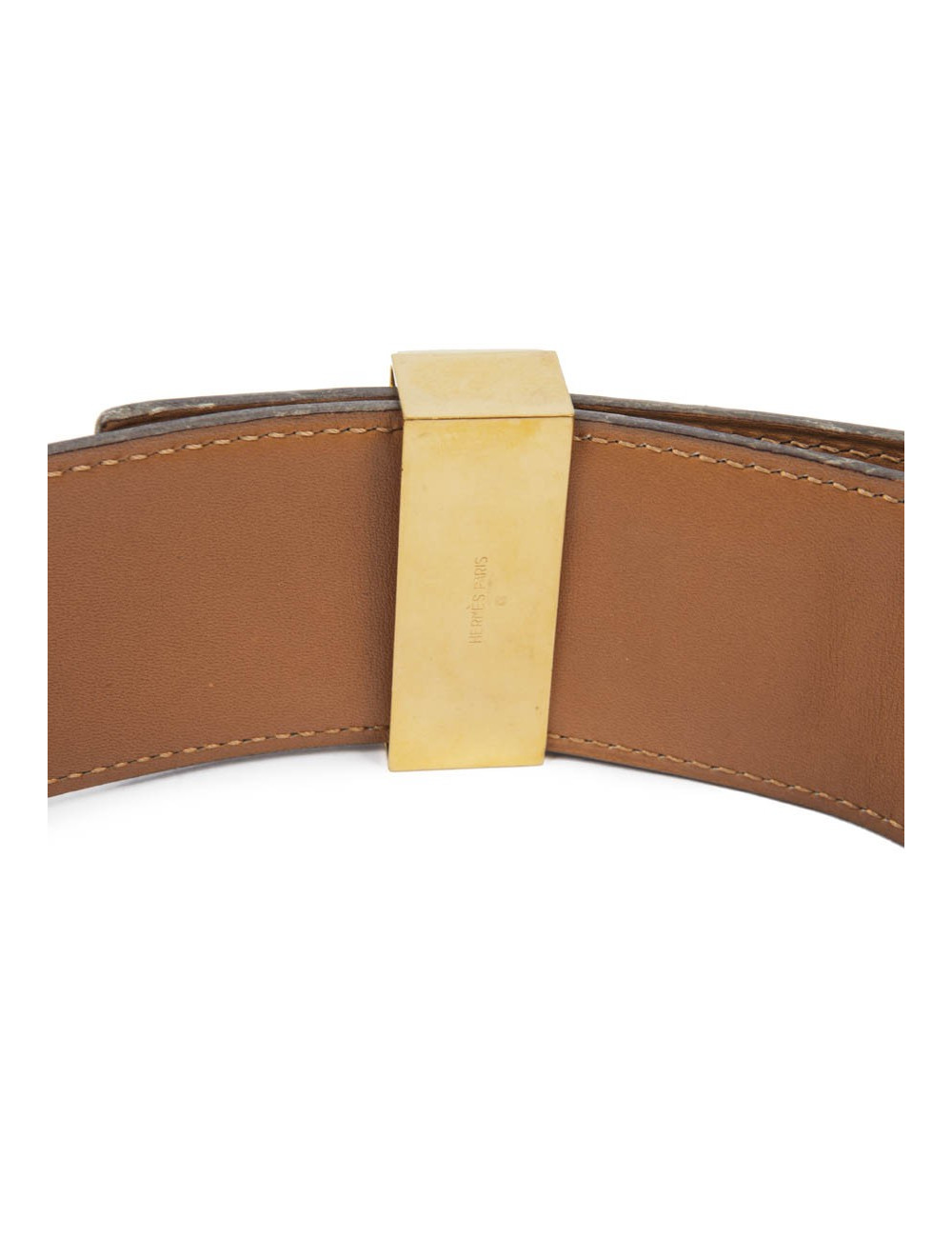 Robe CHANEL noire avec boutons en sigle doré