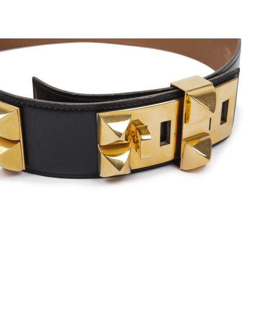 Robe CHANEL noire avec boutons en sigle doré