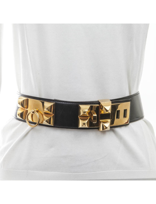 Robe CHANEL noire avec boutons en sigle doré