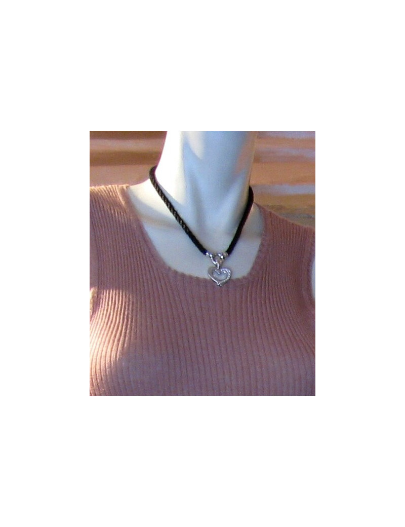 Ra de cou, cordon noir et cœur en or blanc serti de diamants