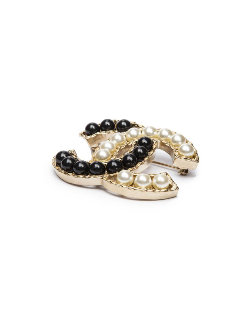 Broche CHANEL bicolore perles nacrées et noires 