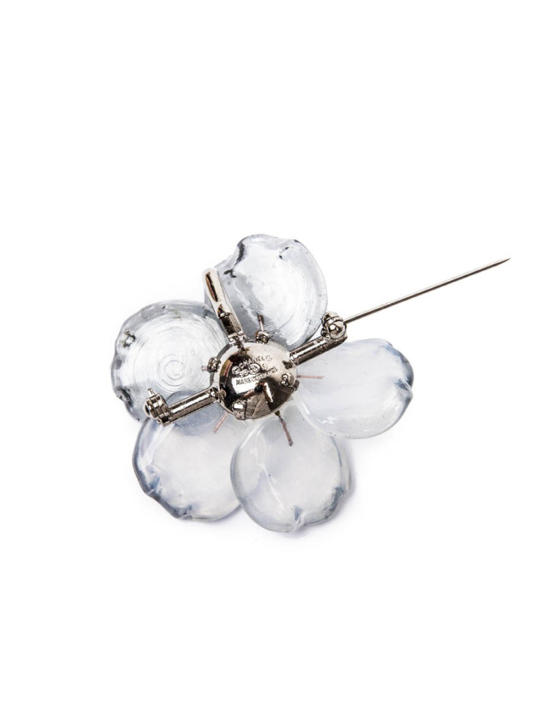 Broche CHANEL bicolore transparent et gris clair