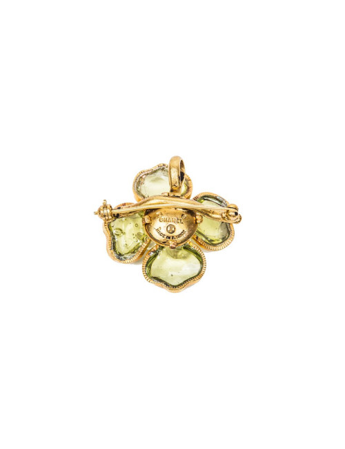 CHANEL camélia brooch in gilded metal and green molten glass