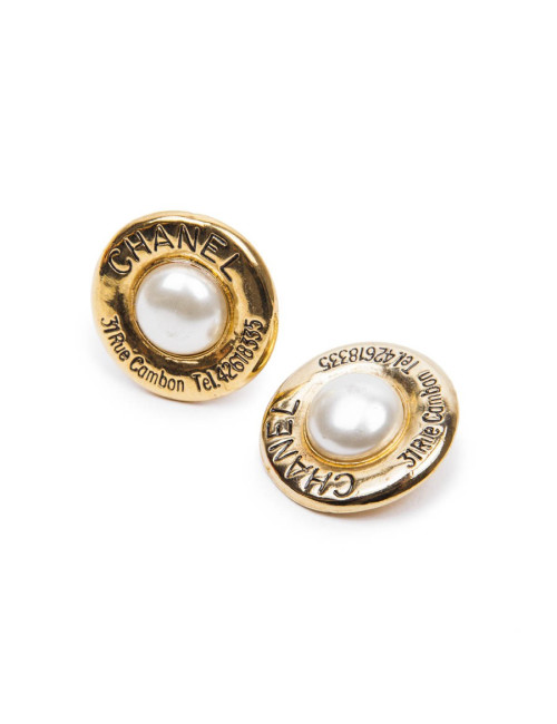 Boucle d'oreille CHANEL en rond métal or et perle