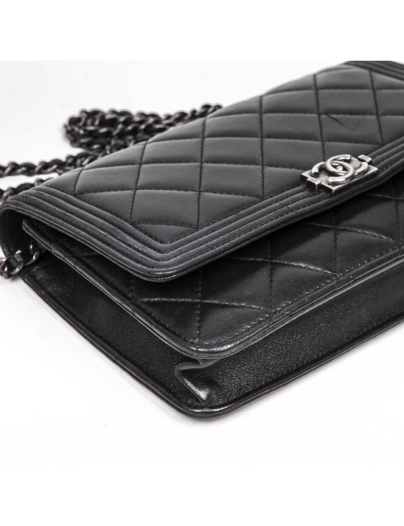Mini sac CHANEL en cuir d'agneau noir fermoir "boy"