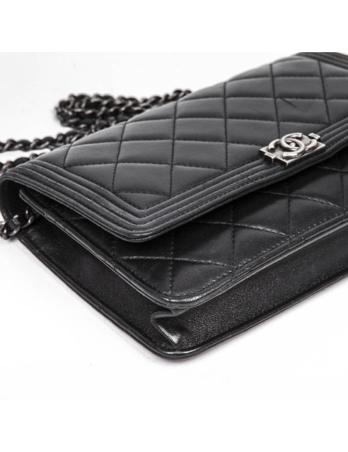 Mini sac CHANEL en cuir d'agneau noir fermoir "boy"
