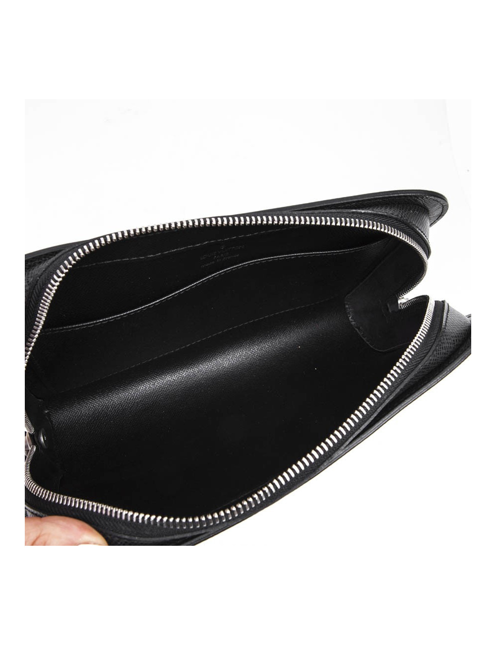 Pochette LOUIS VUITTON de voyage en cuir Taiga brun