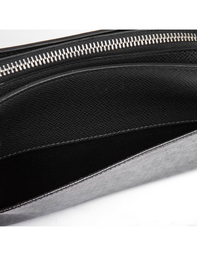 Pochette LOUIS VUITTON de voyage en cuir Taiga brun