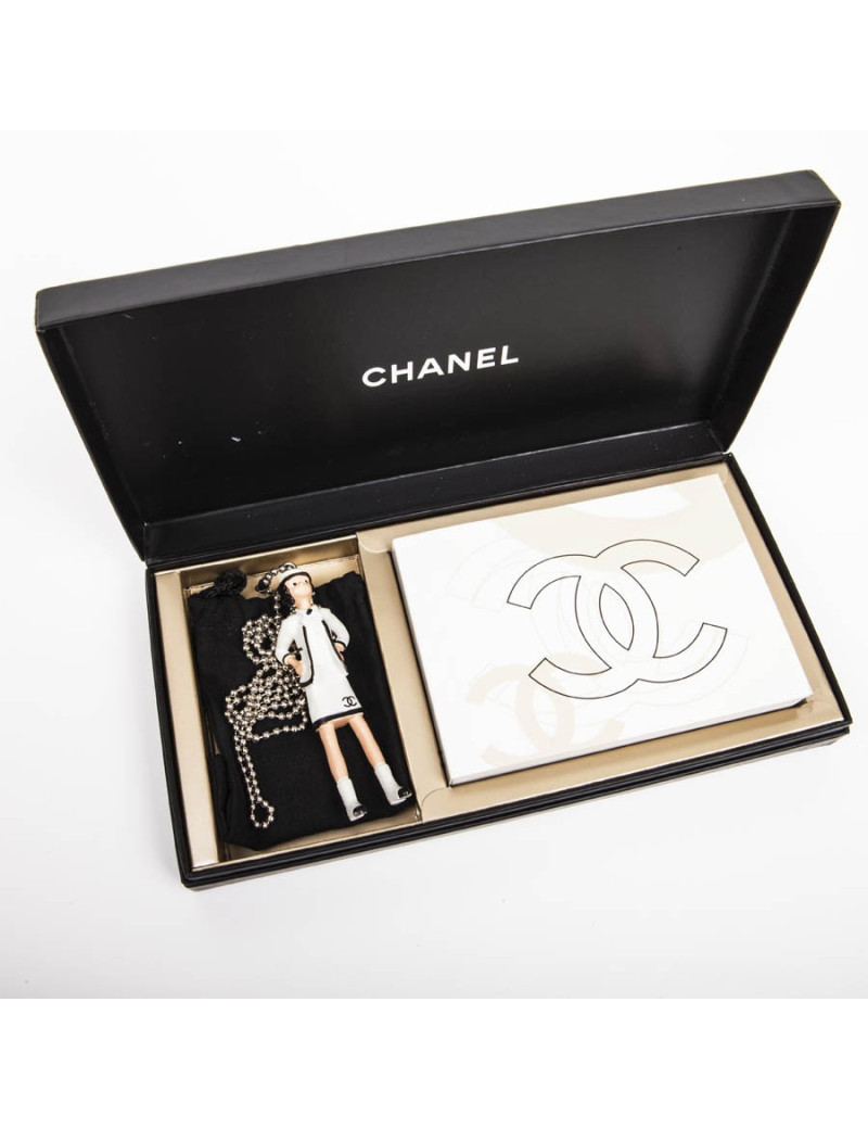 Collier CHANEL et son livret 